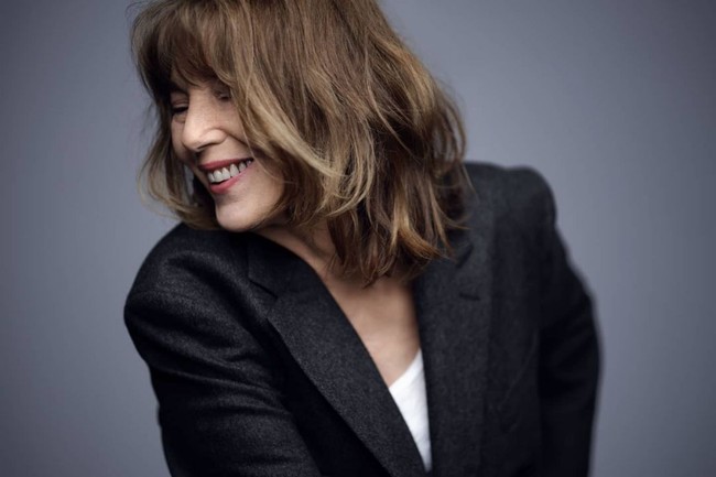 Hampir tiga dekade lebih sejak diluncurkan, Hermes Birkin masih diminati dan menjadi simbol status tersendiri berkat harganya yang bisa mencapai 200.000 poundsterling atau sekitar Rp 3,8 miliar, tergantung jenis kulitnya. Foto: Instagram/@janebirkinoff @charlottegainsbourg