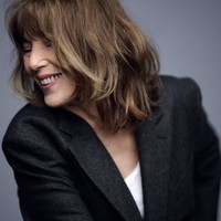 Hampir tiga dekade lebih sejak diluncurkan, Hermes Birkin masih diminati dan menjadi simbol status tersendiri berkat harganya yang bisa mencapai 200.000 poundsterling atau sekitar Rp 3,8 miliar, tergantung jenis kulitnya. Foto: Instagram/@janebirkinoff @charlottegainsbourg