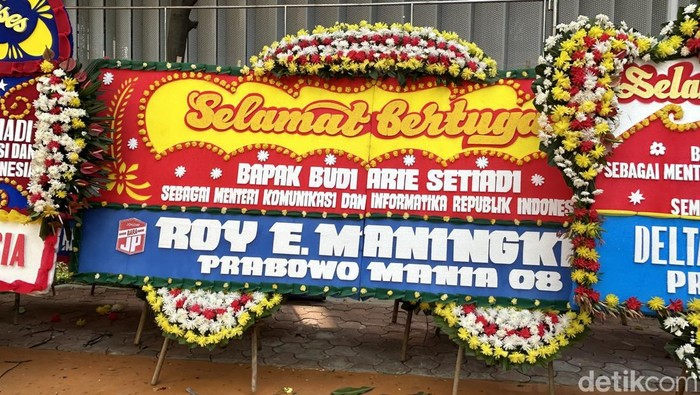 Karangan bunga untuk Menkominfo Budi Arie banjiri Kominfo. (Kadek Melda Luxiana/detikcom).