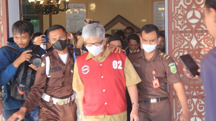 Kejati DIY konferensi pers soal penetapan Kepala Dinas Pertanahan dan Tata Ruang (Dispertaru) DIY Krido Suprayitno sebagai tersangka kasus mafia tanah Tanah Kas Desa (TKD), Senin (17/7/2023).