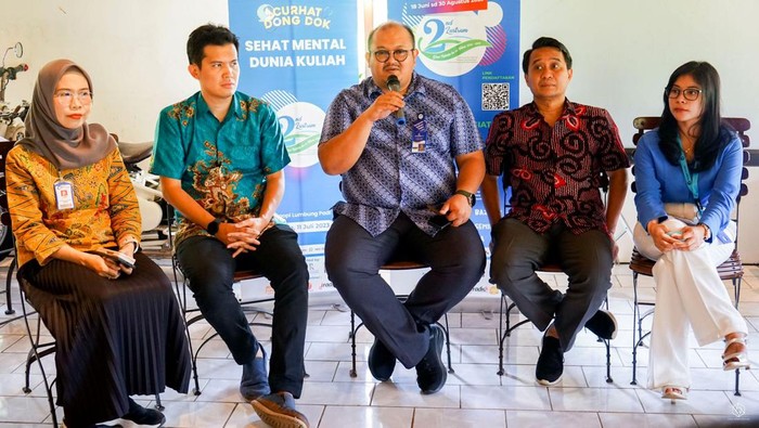 Seminar Kesehatan Sehat Mental Dunia Kuliah dalam rangka Dies Natalis ke 10 Universitas MH Thamrin dengan thema Community Festival , berlangsung di Ngopi Lumbung Padi, Bogor, yang turut dihadiri oleh Ketua Yayasan Pendidikan Abdul Radjak UMHT Abdul Barry, S.E., MARS, Rektor Universitas MH. Thamrin dr. Daeng Mohammad Faqih, SH., MH., serta narasumber dari RS MH Thamrin Cileungsi (Member of Radjak Hospital)