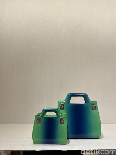 Koleksi Ferragamo pre-fall 2023 di Plaza Indonesia.