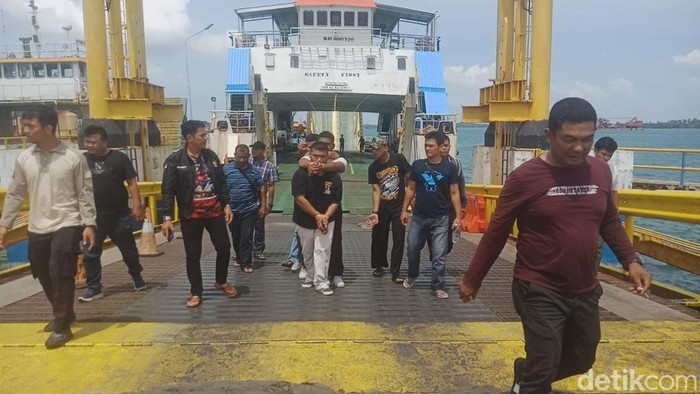 Lima perampok yang mengaku polisi ditangkap di Bintan, Kepri.