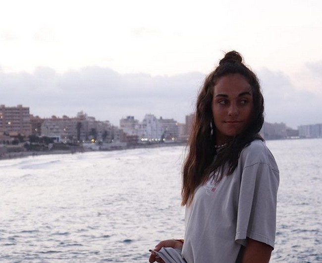 Di waktu senggangnya, Maria pun senang pergi ke pantai. Ini potretnya saat bermain di pantai. Foto: Instagram