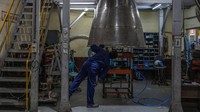 Godrej Aerospace telah mengekspor beberapa komponen utama ke pembuat mesin General Electric (GE) dan Rolls-Royce (RR.L). Perusahaan mengharapkan bisnis penerbangan sipilnya untuk mencatat pendapatan 1 miliar rupee ($ 12 juta) pada tahun fiskal saat ini, yang merupakan 35% dari total pendapatan Godrej.