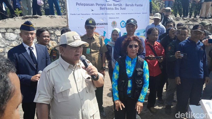 Menhan Prabowo Subianto dan Susi Pudjiastuti di Pangandaran.
