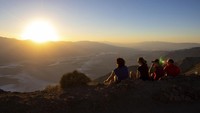 Zabriskie Point adalah tempat terbaik untuk melihat matahari terbit. AP/Ty ONeil  