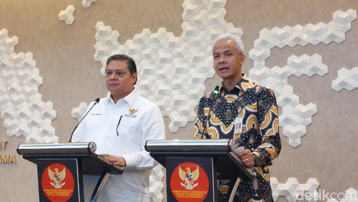 Menko Perekonomian Airlangga Hartarto dan Gubernur Jawa Tengah Ganjar Pranowo