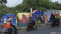 Mural tersebut menyuarakan Pemilu menolak politik uang dan hoax.