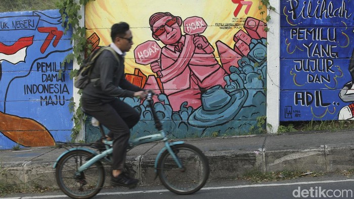 Mural Pemilu Anti Hoax dan Politik Uang Mejeng di Depok Mural Pemilu Anti Hoax dan Politik Uang Mejeng di Depok