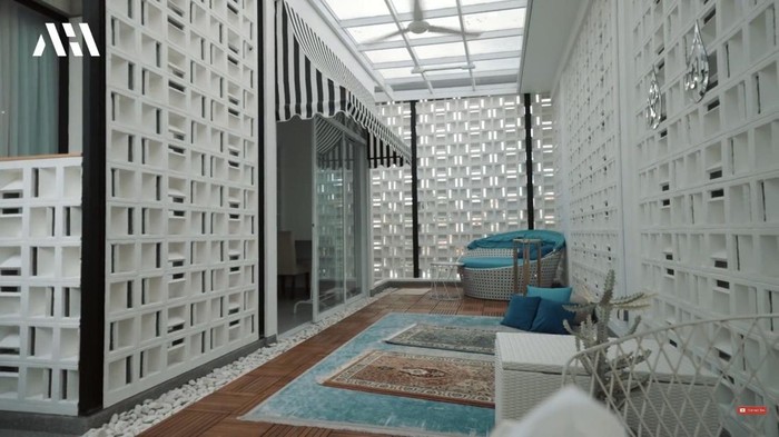 Mushola di Rumah Artis