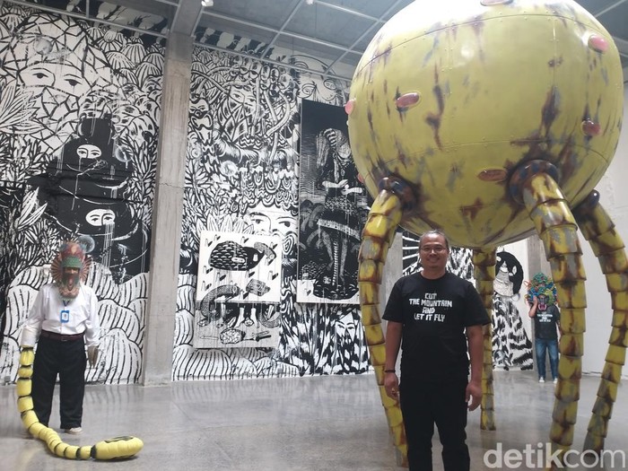 Pameran Tunggal Eko Nugroho Digelar di galeri seni ROH hingga 13 Agustus 2023.