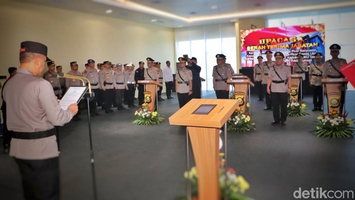 Pelantikan 5 kapolres baru dan 3 PJU Polda Sumsel