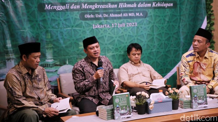 Penerbit Deepublish Yogyakarta menerbitkan penelitian Ust. Dr. Ahmad Ali MD, M.A, seorang dosen dan anggota Majelis Ulama Indonesia (MUI), tentang nilai-nilai kebajikan yang ada dalam jamaah LDII. Peluncuran buku tersebut dihelat di Sadjoe Cafe & Resto, Jakarta Selatan, pada Senin (17/7).