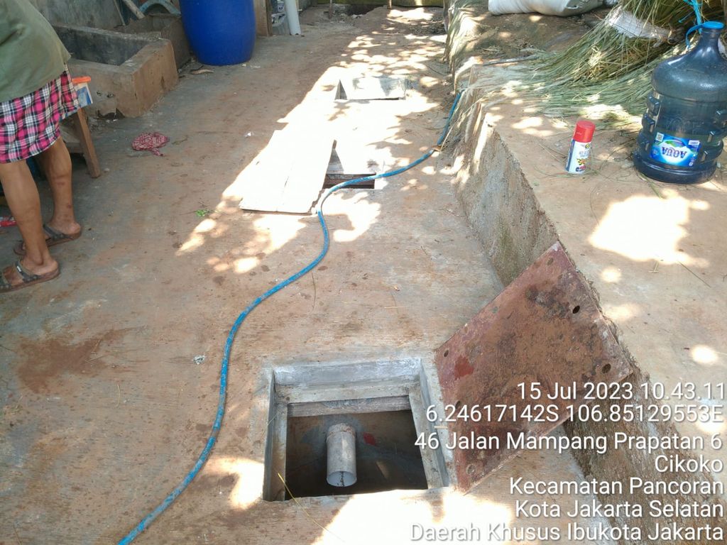 Pembangunan bak penampungan limbah kotoran sapi di Cikoko, Pancoran, Jaksel, milik peternak bernama Burhan. (Dok Istimewa)