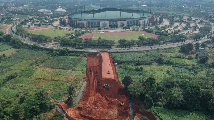 Pembangunan jalan baru ke Stadion Pakansari Bogor Foto udara pembangunan akses jalan baru menuju Stadion Pakansari, Kabupaten Bogor, Jawa Barat, Senin (17/7/2023). Pemerintah Kabupaten Bogor membangun jalan baru menuju Stadion Pakansari, Cibinong, tepatnya dari sebelah timur stadion yang nantinya akan terhubung ke jalan raya Jakarta-Bogor. ANTARA FOTO/Yulius Satria Wijaya/nym.