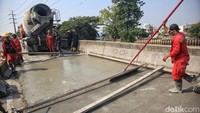 Warganet menyarankan proyek perbaikan jalan yang berdampak macet dilakukan pada akhir pekan atau dini hari. 