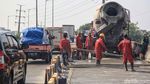 Pembetonan Jalan di Hari Senin Bikin Daan Mogot Makin Kusut
