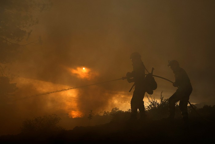 Kebakaran melanda hutan di Pulau La Palma, Spanyol, Minggu (16/7/2023) waktu setempat. Pihak berwenang mengatakan kebakaran hutan ini terjadi di tengah Eropa berjuang mengatasi gelombang panas.