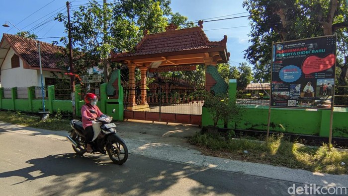Penampakan SDN Jalen Ponorogo yang tak menerima seorang murid di tahun ajaran baru
