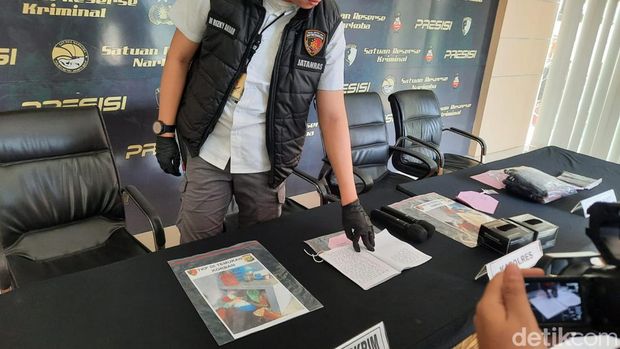 Polisi menyita buku catatan milik wanita hamil korban pembunuhan di Jakbar