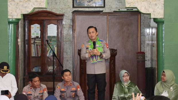 Polres Jaksel menyambangi sekolah di Jagakarsa untuk memberikan pesan kamtibmas