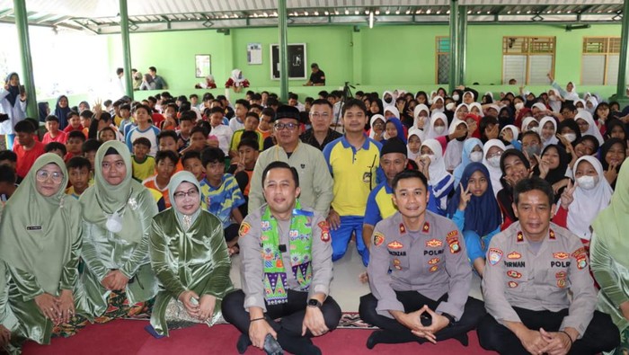 Polres Jaksel menyambangi sekolah di Jagakarsa untuk memberikan pesan kamtibmas