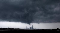 Awan itu juga berpotensi menjadi hujan.  