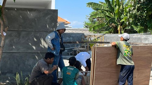 Preman satroni kantor lembaga bantuan hukum di Denpasar dan diduga melakukan pemerasan. Kasus tengah ditangani Polresta Denpasar. (Dok. LABHI Bali)