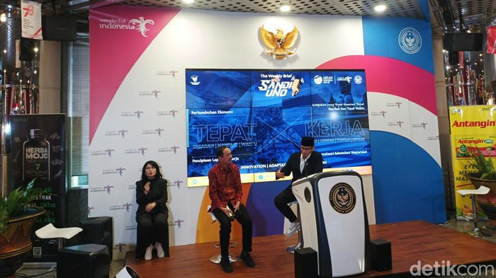 Sandiaga dan Tjok Bagus Pemanyun di The Weekly Brief with Sandiaga Uno.