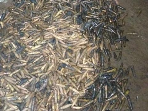 Sejumlah amunisi ditemukan nelayan dan diamankan TNI AL di perairan dasar laut Alur Perairan Dermaga PT SBI, Desa Bonsayur, Kecamatan Cilacap Selatan, Kabupaten Cilacap. Foto diunggah Senin (17/7/2023).