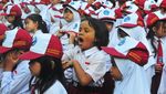 Semangat Anak-anak di Hari Pertama Masuk Sekolah