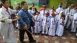 Semangat Anak-anak di Hari Pertama Masuk Sekolah