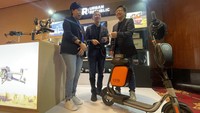 Setelah itu, penawaran umum akan dilaksanakan pada 2 – 4 Agustus 2023, dan pencatatan saham (listing) di Bursa Efek Indonesia (BEI) pada 8 Agustus 2023. Dana yang diperoleh dari IPO sekitar 37% akan digunakan untuk ekspansi bisnis eksisting, kemudian 13,75% untuk mendukung ekspansi bisnis baru, dan 49,25% akan digunakan sebagai modal kerja. ERAL merupakan emiten yang terafiliasi dengan Erajaya Group serta bergerak di perusahaan penyedia solusi ritel dan distribusi multi brand terkemuka di Indonesia.
