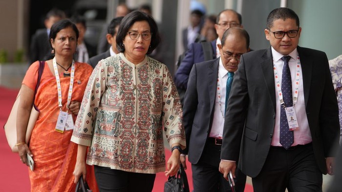 Menteri Keuangan Sri Mulyani Indrawati hadir dalam pertemuan menteri keuangan dan gubernur bank sentral G20 di Gujarat, India. Gubernur BI Perry Warjiyo juga hadir.