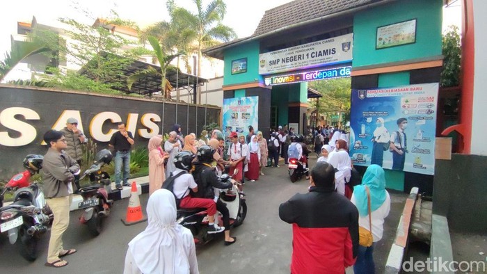 Suasana hari pertama masuk sekolah di Ciamis