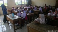Kurikulum ini bertujuan untuk menyederhanakan kurikulum sebelumnya yang terkesan rumit dan tidak bisa memenuhi capaian kompetensi peserta didik.