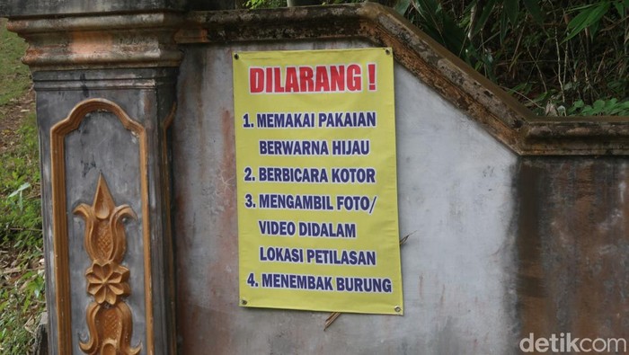 Suasana jalan menuju petilasan Mbah Jobeh di Kalurahan Petir, Kapanewon Rongkop, Kabupaten Gunungkidul, Selasa (4/7/2023).