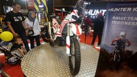 Kove 450, Motor Reli Road Legal dengan 3 Tangki ini berhasil mencuri perhatian ribuan mata yang mengunjungi Jakarta Fair di hari terakhir, Minggu (16/7/2023).