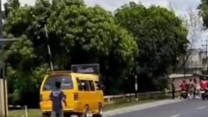 Tangkapan layar video viral pelajar diamankan saat hendak tawuran di Deli Serdang