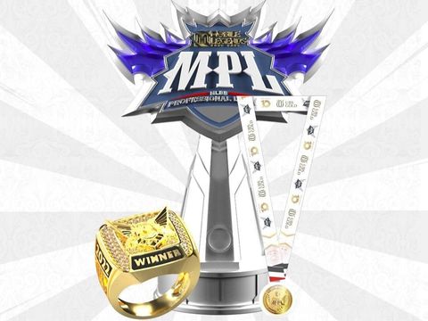 Trofi emas kreasi UBS Gold untuk pemenang olahraga esport Mobile Legend Professional League