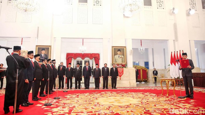 Wakil Menteri dan Watimpres Juga Dilantik Jokowi Hari Ini Presiden Jokowi juga melantik lima wakil menteri dan dua anggota Wantimpres hari ini. Pengambilan sumpah jabatan digelar di Istana Merdeka, Jakarta, Senin (17/7/2023).