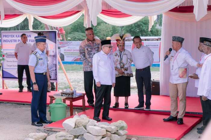 Wapres dan Bahlil Tinjau Pabrik Pupuk di Papua