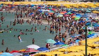 Ilmuwan iklim di Badan Antariksa Eropa (ESA) mengatakan suhu bisa mencapai 48 derajat Celcius (118,4 derajat Fahrenheit) di pulau Sisilia dan Sardinia. REUTERS/Igor Petyx  