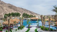 Untuk menjaga agar air sungai tak mengering, Abu Dhabi menerapkan teknologi tersendiri. Mereka mengandalkan air desalinasi yang bersumber dari Ras Al Khaimah yang terletak lebih dari 300 kilometer. Proses ini melibatkan konversi air laut menjadi air tawar, yang kemudian diolah untuk memenuhi standar kualitas. Foto: CNN