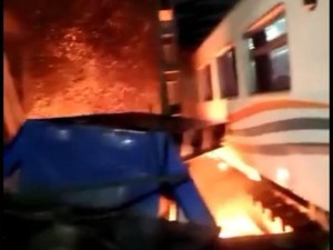 Polisi Selidiki Asal Kobaran Api Usai Tabrakan KA Brantas Vs Truk Trailer