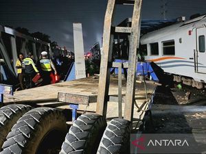 Ungkap Kronologi Tabrakan KA Brantas Vs Truk, KAI Minta Maaf Perjalanan Terganggu