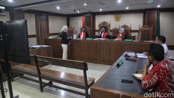 Sidang gugatan class action gangguan ginjal akut pada anak (GGAPA) digelar di PN Jakarta Pusat. Sidang ditunda karena perbaikan adminsitrasi.