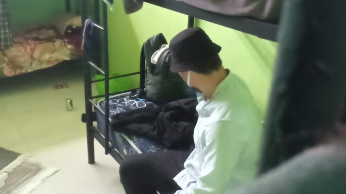 WN Jerman berinisial BL (40) di Imigrasi Kelas I TPI Mataram, Selasa (18/7/2023). BL merusak fasilitas hotel di Gili Air dan menganiayaa warga di Kecamatan Huu, Dompu.