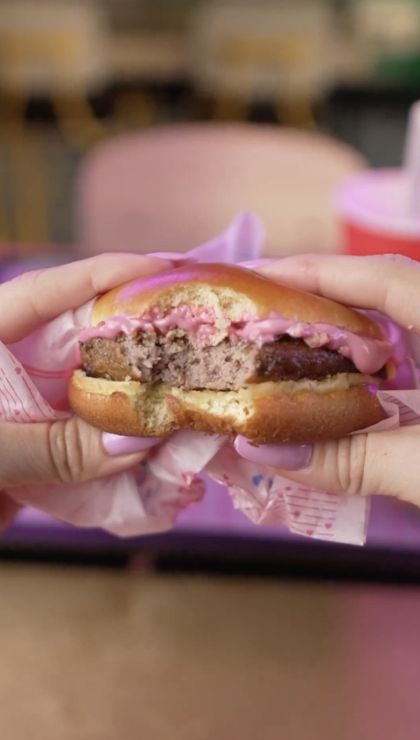 Burger Pink Edisi Barbie Ini Dicibir Seperti Obat Diare